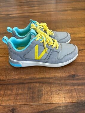 Women's 7 M Vionic Rechelle Gray Yellow Turquoise Leather Sneakers Shoes Lace-Up